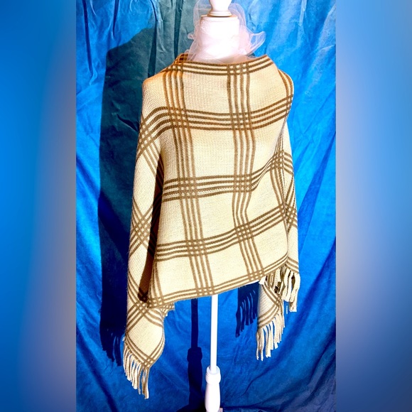 Kimberly C Knit Cream Plaid Poncho - Picture 5 of 6